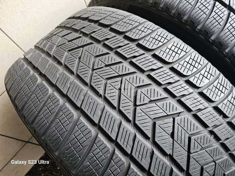 Pirelli 325/35 R22 Zimska
