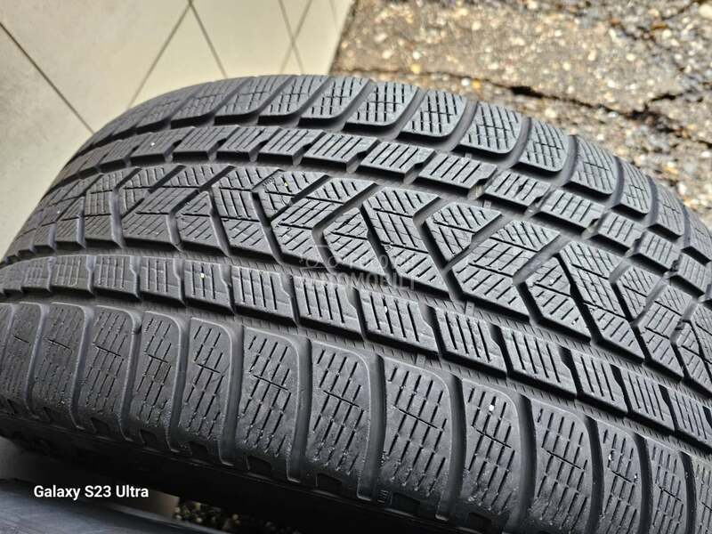 Pirelli 325/35 R22 Zimska