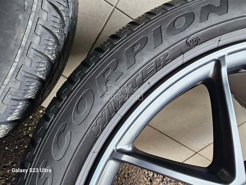 Pirelli 325/35 R22 Zimska