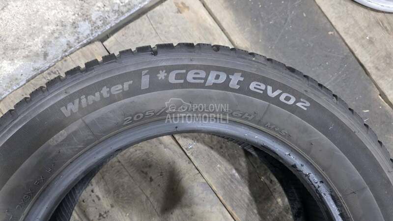 Hankook 205/60 R16 Zimska