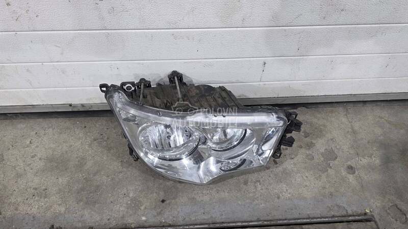 DESNI FAR MECEDES ANTOS