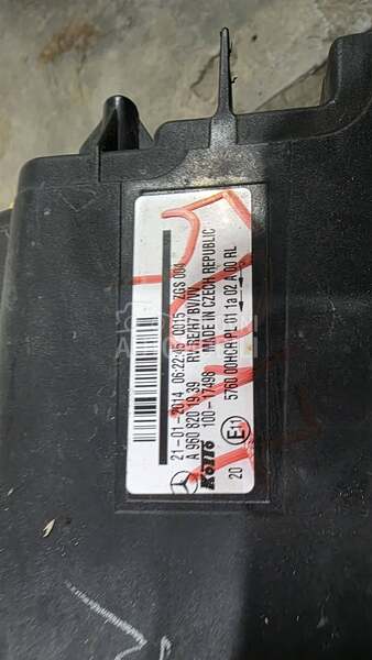 DESNI FAR MECEDES ANTOS