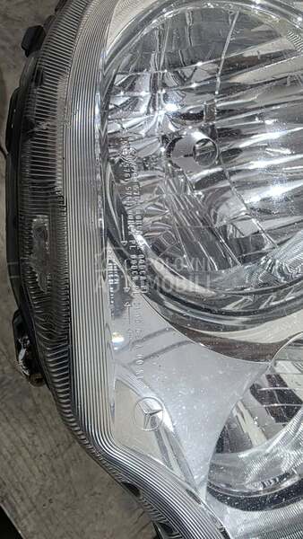 DESNI FAR MECEDES ANTOS