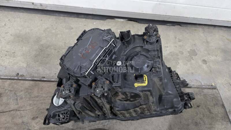 DESNI FAR MECEDES ANTOS