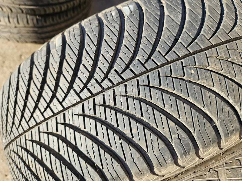 Goodyear 205/60 R15 Sve sezone