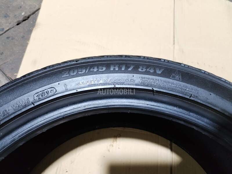 Kumho 205/45 R17 Zimska