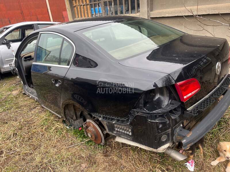 Volkswagen Passat B7 -  kompletan auto u delovima