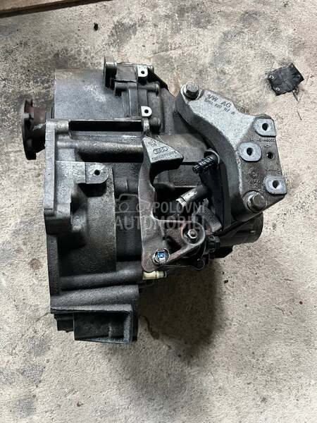 Audi Q3 8U -  kompletan auto u delovima