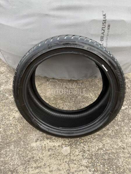 Bridgestone 225/40 R18 Zimska