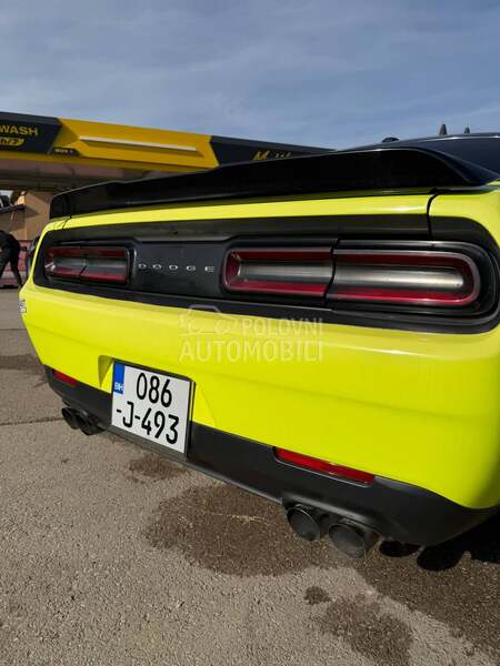 Dodge Challenger 