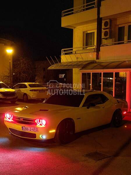 Dodge Challenger 