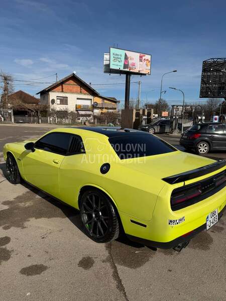 Dodge Challenger 