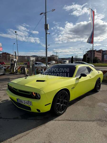 Dodge Challenger 