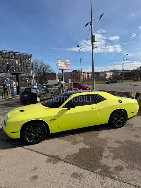 Dodge Challenger 