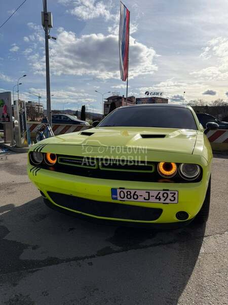 Dodge Challenger 