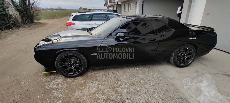 Dodge Challenger 