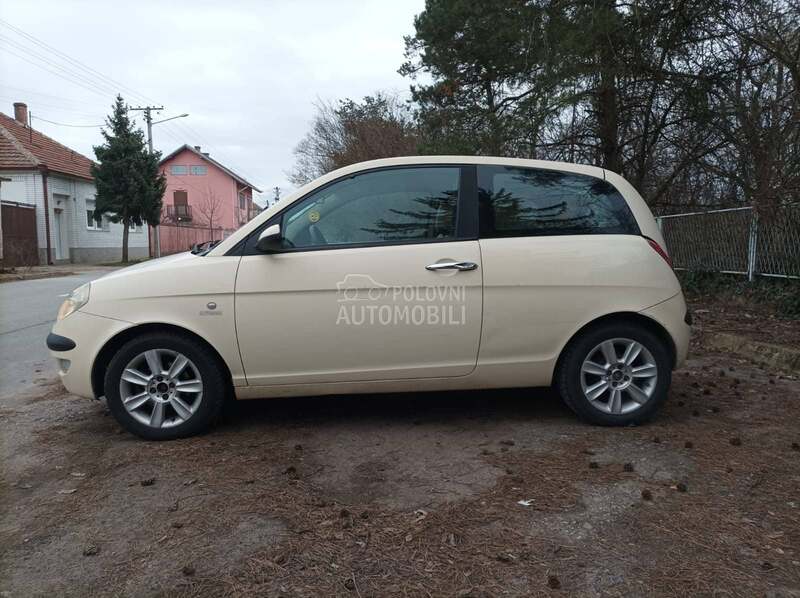 Lancia Ypsilon 