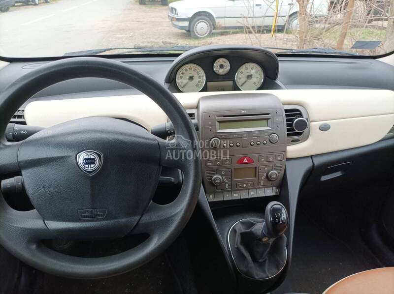 Lancia Ypsilon 