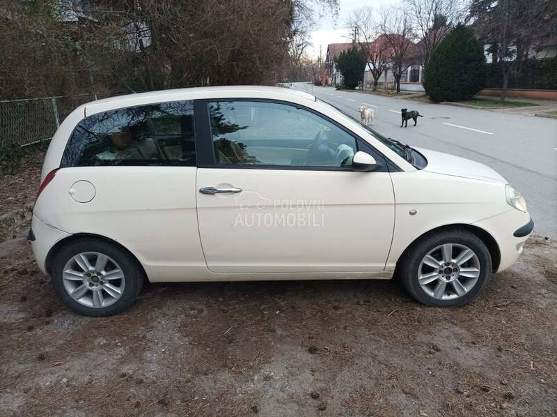 Lancia Ypsilon 