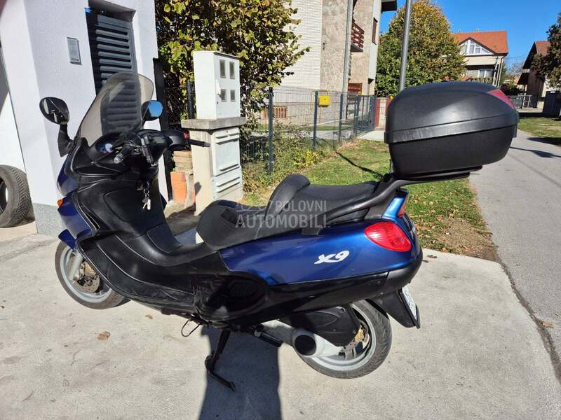 Piaggio x9