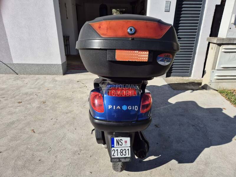 Piaggio x9