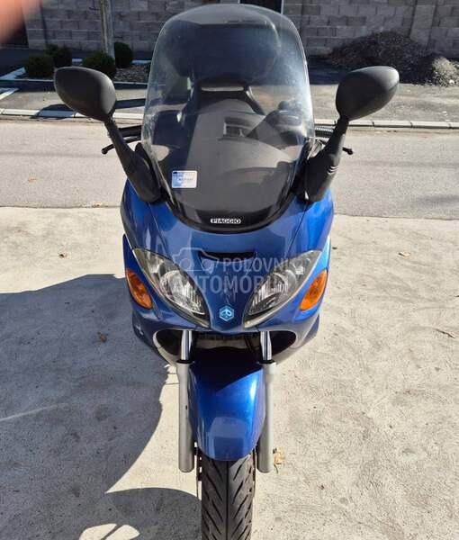 Piaggio x9
