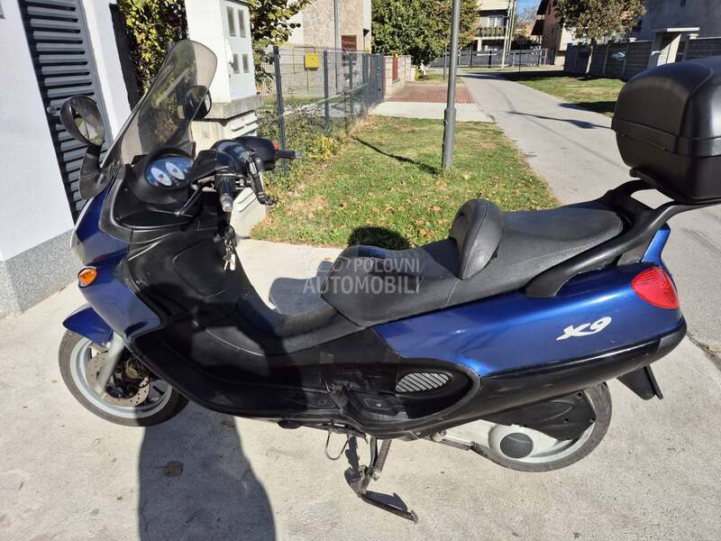 Piaggio x9