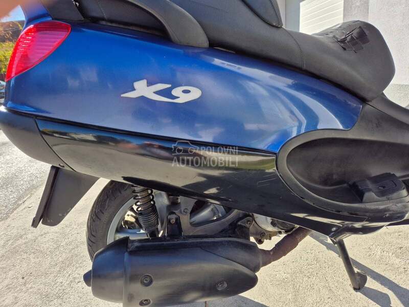 Piaggio x9