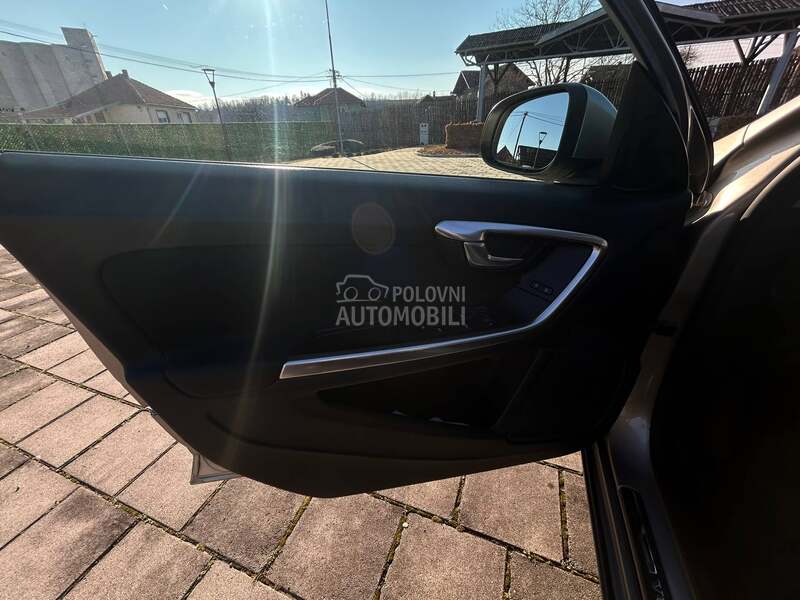 Volvo V60 D2