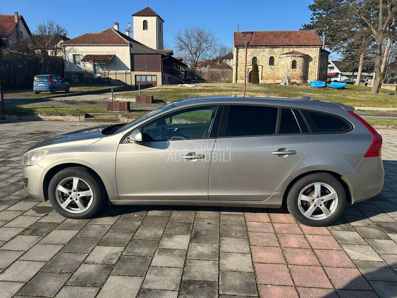 Volvo V60 D2