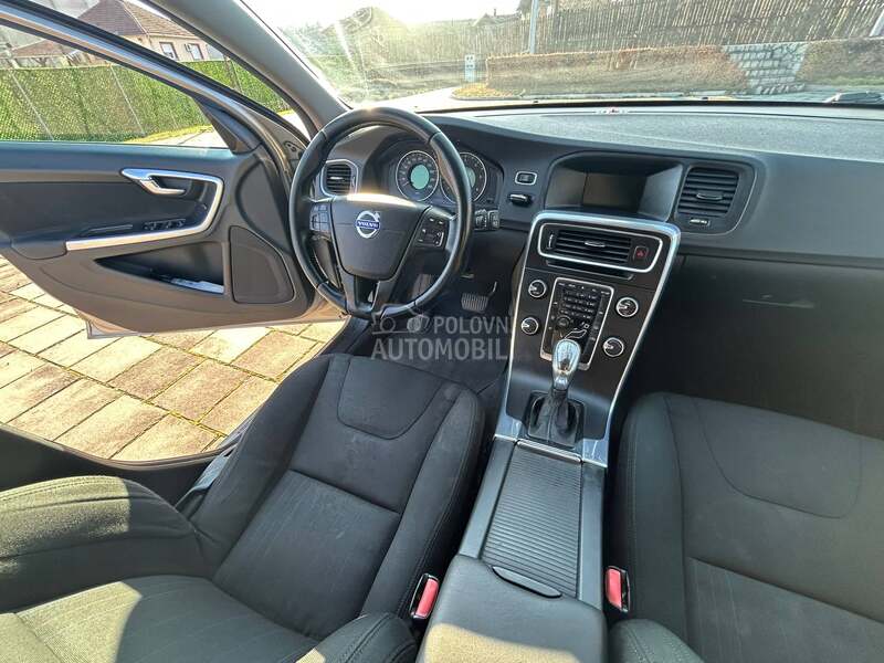 Volvo V60 D2