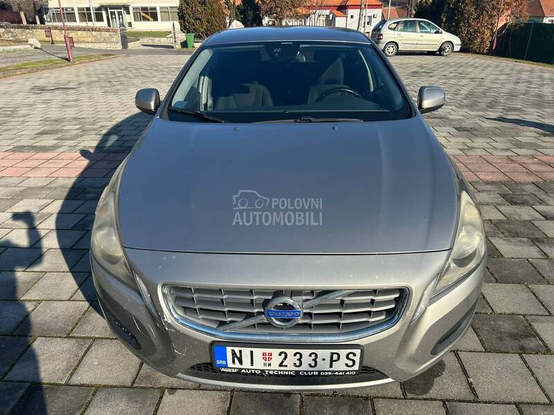 Volvo V60 D2