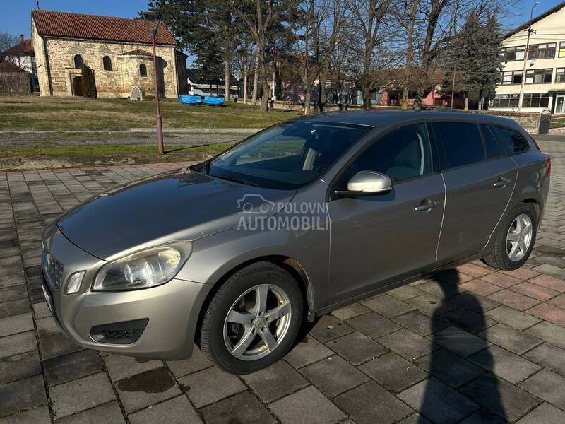 Volvo V60 D2