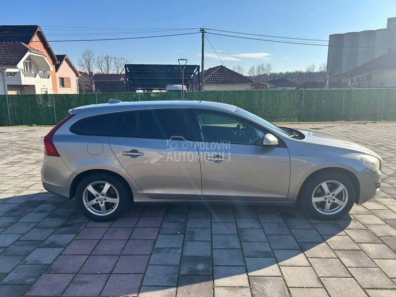 Volvo V60 D2