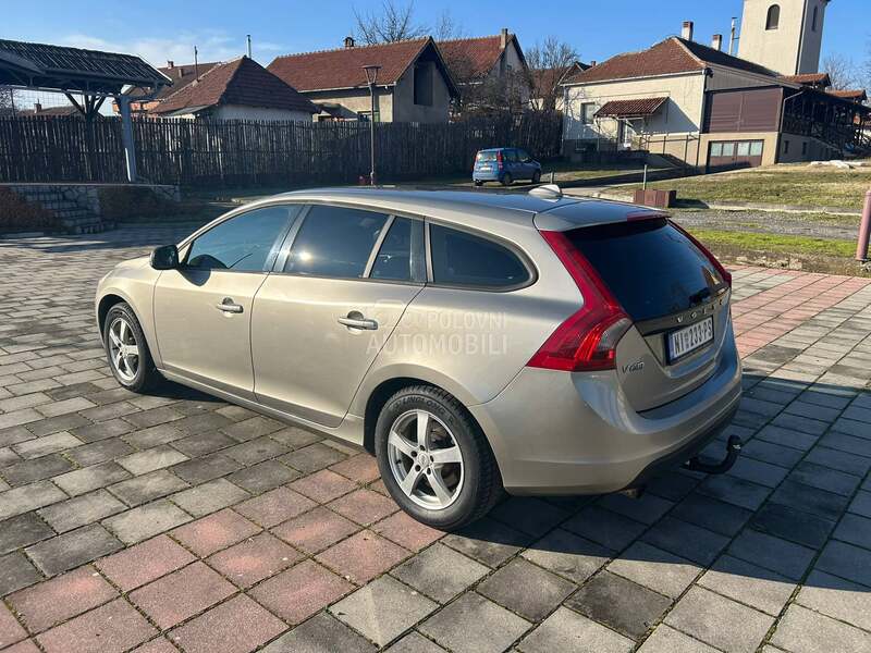 Volvo V60 D2