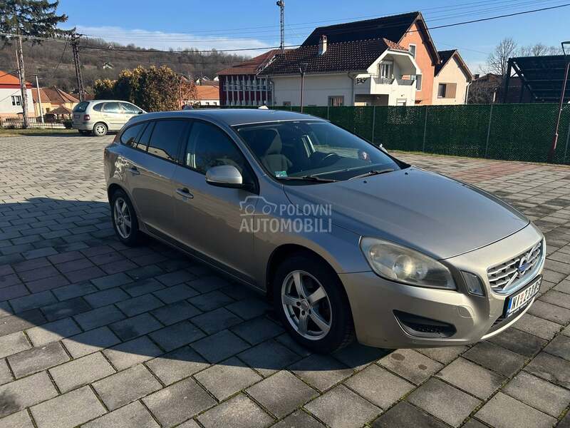 Volvo V60 D2