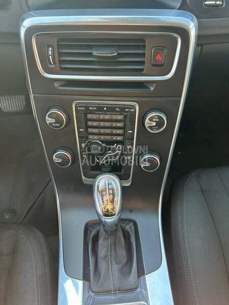 Volvo V60 D2
