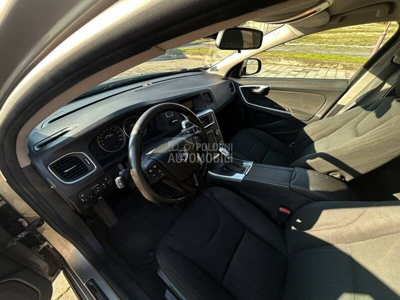 Volvo V60 D2