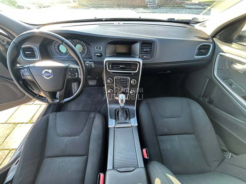 Volvo V60 D2