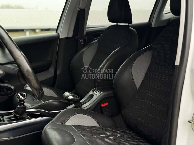 Peugeot 2008 1.6/EHDI/LED/ALLURE