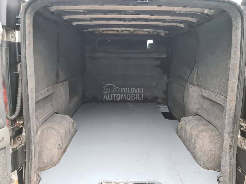 Opel Vivaro 2.5 CDTI