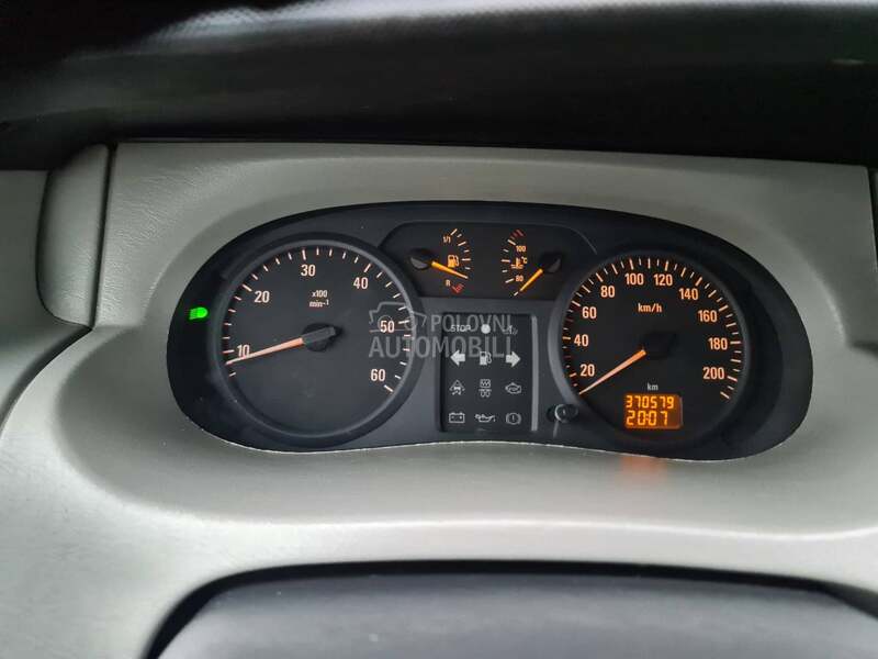 Opel Vivaro 2.5 CDTI