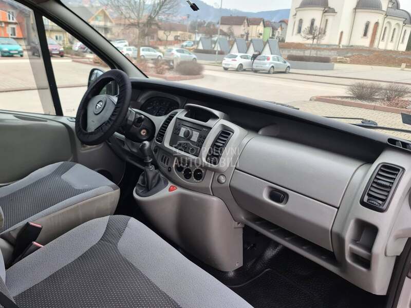 Opel Vivaro 2.5 CDTI