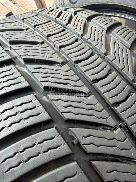 Continental 235/45 R18 Zimska