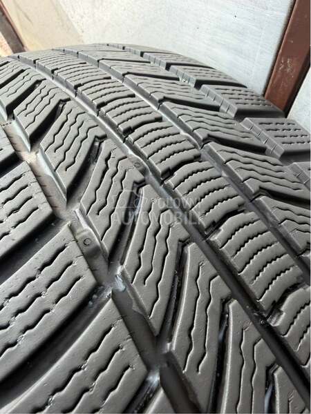 Continental 235/45 R18 Zimska