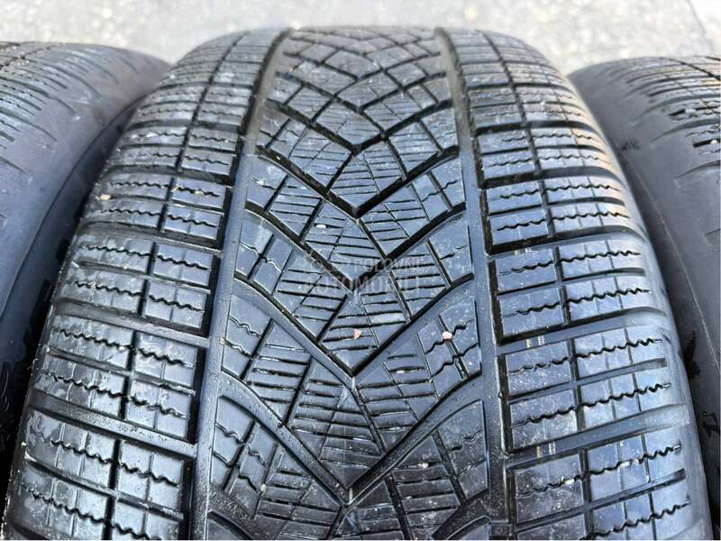 Goodyear 255/50 R21 Zimska