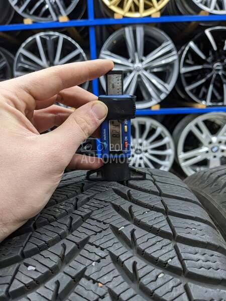 Michelin 215/60 R17 Zimska