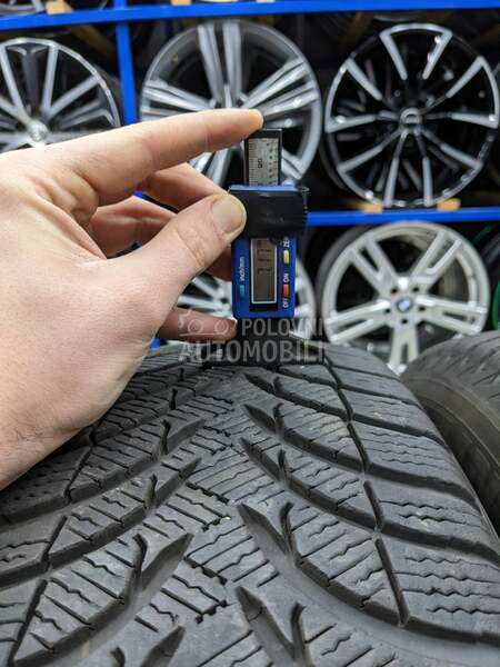 Michelin 215/60 R17 Zimska