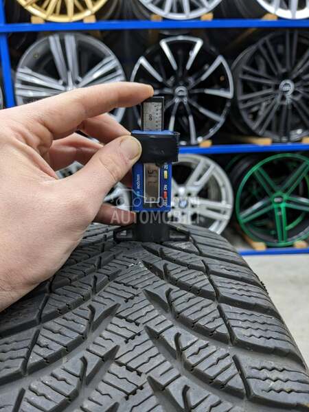 Michelin 215/60 R17 Zimska