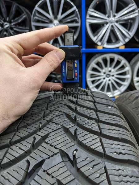 Michelin 215/60 R17 Zimska